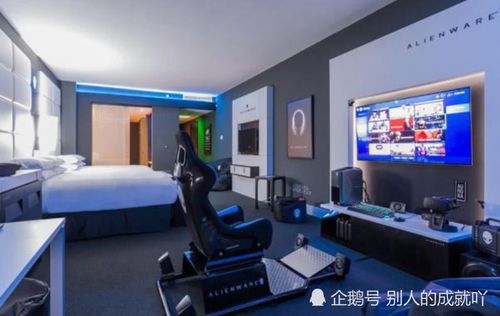 為何電競(jìng)酒店“五黑房”配五臺(tái)電腦卻僅設(shè)四張床？老板揭露真相與機(jī)房維護(hù)啟示
